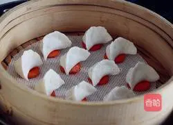 Illustration of how to make crystal shrimp steamed dumplings 11