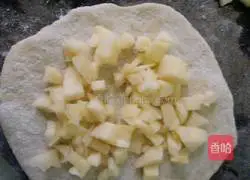 Illustration of how to make fruit sandwich pizza 5