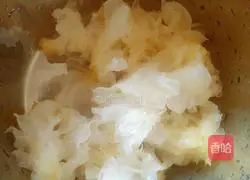 Little Bear Electric Stew Pot Series Wolfberry and Tremella Soup Recipe Illustration 2