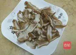Illustration of how to make fried pig ears with green pepper 1