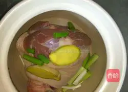 Illustration of how to make homemade sauce elbow 6