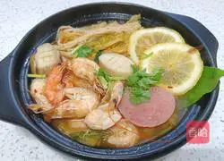 Thai Tom Yum Kung pot for one person (simple version) illustration 9