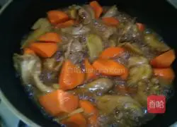 Illustration of homemade wine-braised chicken with lychees, carrots 10
