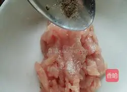 Illustration of how to make shredded pork with kimchi and sweet potato noodles (sour and spicy version) 4