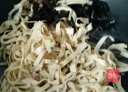 Dried fungus tofu Illustration of how to make fried shredded pork 7