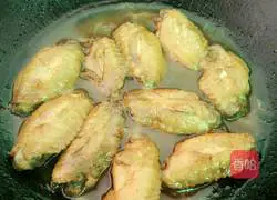 Illustration of how to braised chicken wings in oyster sauce 8