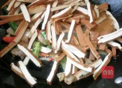 Illustration of how to make celery and dried tofu 9