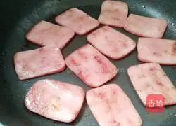 Illustration of how to make bacon, ham and assorted vegetable pizza 2