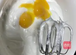 Mango Yogurt Burger Cake Recipe Illustration 3