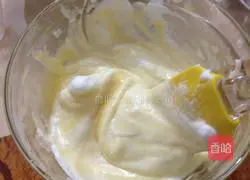 Illustration of how to make seaweed and meat floss cake rolls 6