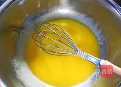 Illustration of how to make eight-inch heart-shaped chiffon cake 4