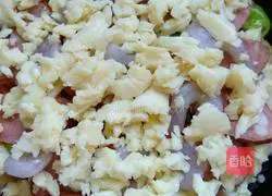 Shrimp and ham Illustration of how to make pizza 8