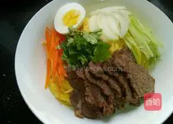 Illustration of how to make beef bone soup noodles 11