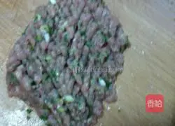Illustration of how to make egg pine and minced meat 1