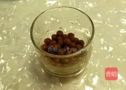 Illustration of how to make original pearl milk tea 10