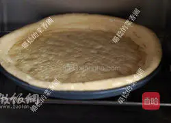 Illustration of how to make bacon cheese pizza 5