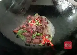 Illustration of how to cook donkey blood with chili pepper 6