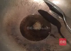 Illustration of how to stir-fry shrimps in salt and pepper oil 2