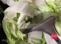 Illustration of how to make radish meatball and cabbage soup 4