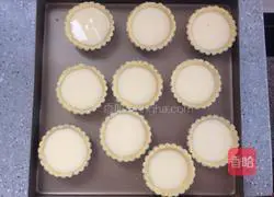 Illustration of how to make Hong Kong-style butter egg tarts 8