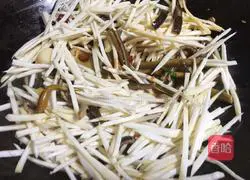 Illustration of how to make fried eel with wild rice noodles 9