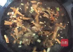 Illustration of making braised noodles 5