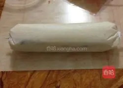 Illustration of how to make seaweed and meat floss cake rolls 11