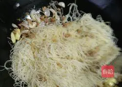Illustration of home-style fried rice noodles 4