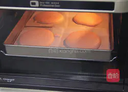 Illustration of how to make the stunning strawberry cake 8