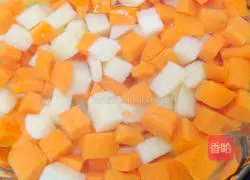 Illustration of how to make stewed noodles with potatoes and carrots 3