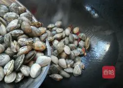Illustration of how to make spicy clams 4