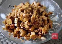 Illustration of how to make Hakka rice dumplings 3