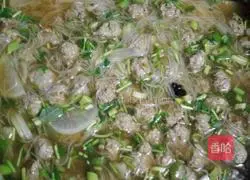 Illustration of how to make vermicelli radish meatball soup 9