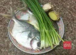 Illustration of home-style braised pomfret 1