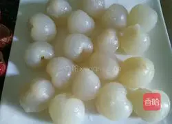 Illustration of how to make homemade wine braised chicken with lychees, carrots 4