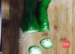 Illustration of how to make meat-stuffed green peppers 3