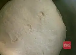 Illustration of how to make pizza with electric baking pan 4