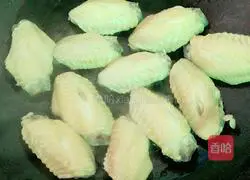 Illustration of how to braised chicken wings in oyster sauce 5