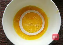 Illustration of how to make fried onion rings 4