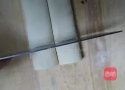 Illustration of how to make chive rolls 16