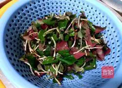 Illustration of how to make cold folded ear root 1