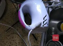 Illustration of how to make strawberry birthday cake 2