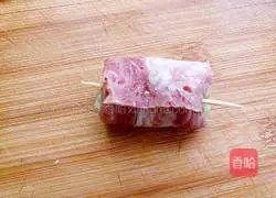 Illustration of how to make pan-fried bacon-wrapped cabbage 4