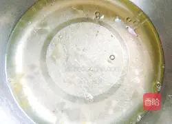 Illustration of how to make eight-inch chiffon cake 7