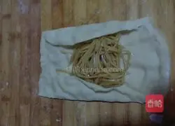 Illustration of how to make fried potato shredded cake 5