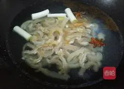 Illustration of how to make pickled pepper pig skin 5