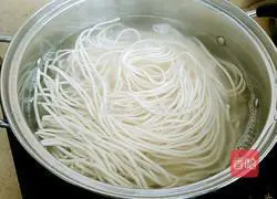 # prize essay #Illustration of how to make spicy noodles 12