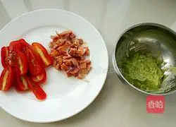 Illustration of how to make avocado and bacon pasta 3