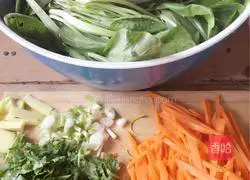 Illustration of how to make fried clam rice noodles 1