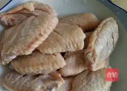 Illustration of how to cook chicken wings braised in red wine 1